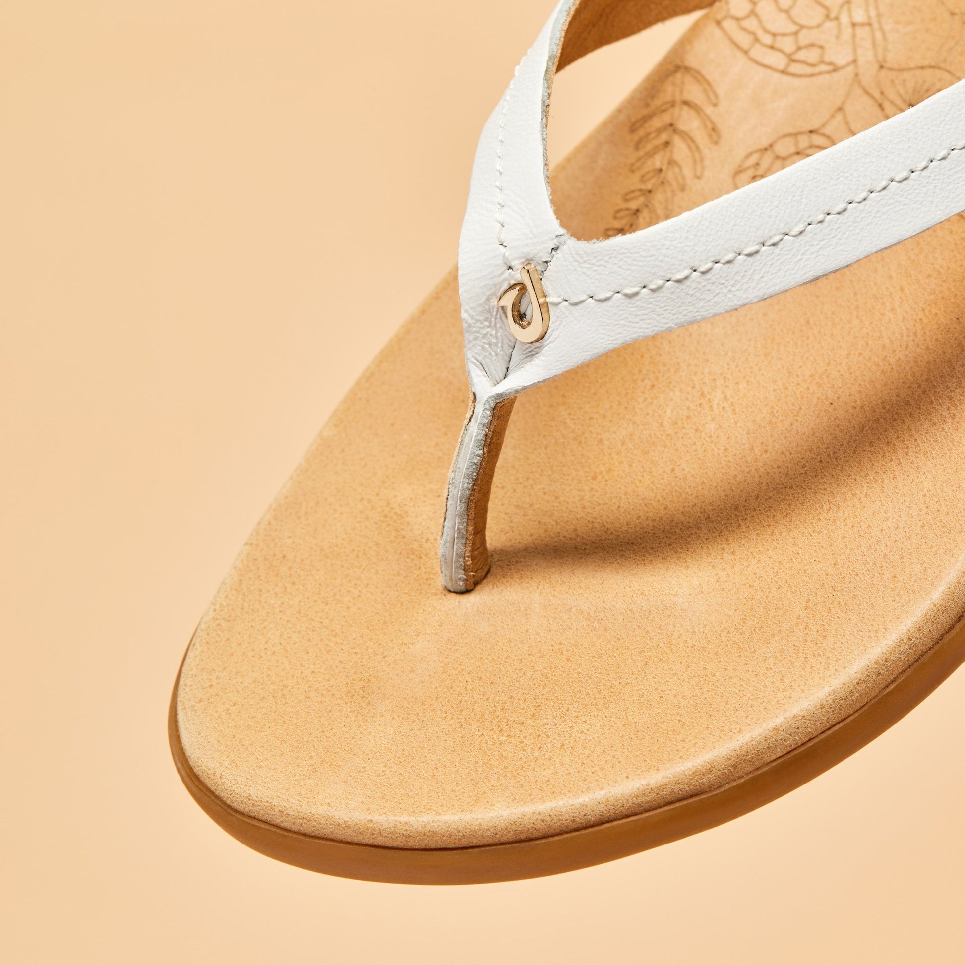 Bright White / Golden Sand